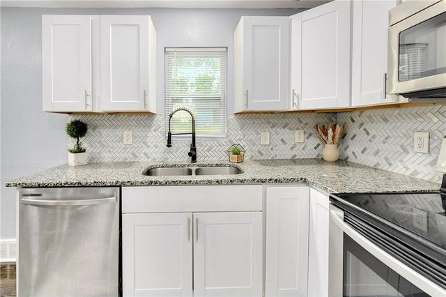 9805 E Gregory Street, Raytown, MO 64138