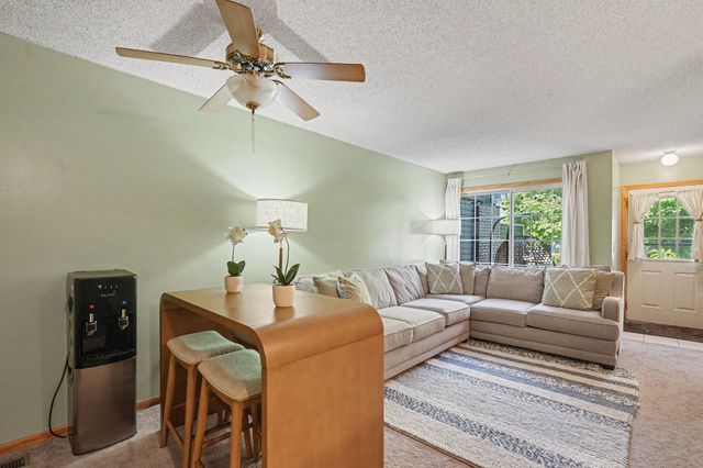 1845 Donegal Drive 5, Woodbury, MN 55125