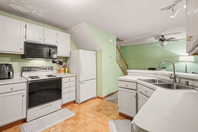 1845 Donegal Drive 5, Woodbury, MN 55125