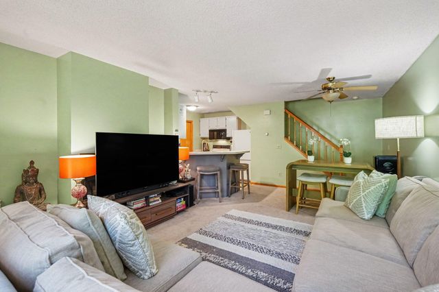 1845 Donegal Drive 5, Woodbury, MN 55125