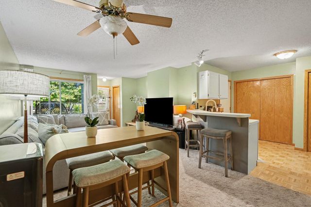 1845 Donegal Drive 5, Woodbury, MN 55125