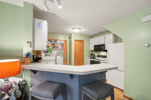 1845 Donegal Drive 5, Woodbury, MN 55125