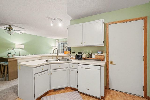 1845 Donegal Drive 5, Woodbury, MN 55125