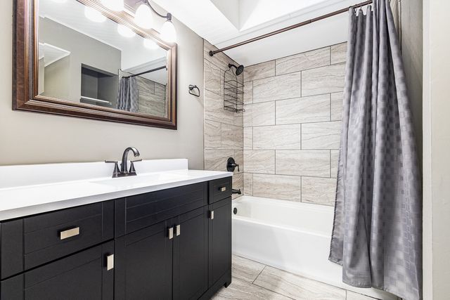 1620 Richmond Circle 208, Joliet, IL 60435