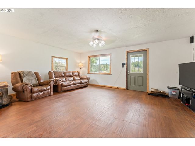 22816 S BONNEY Rd, Colton, OR 97017