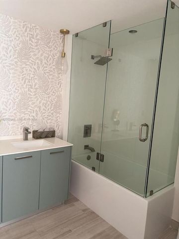 1300 Brickell Bay Dr 604, Miami, FL 33131