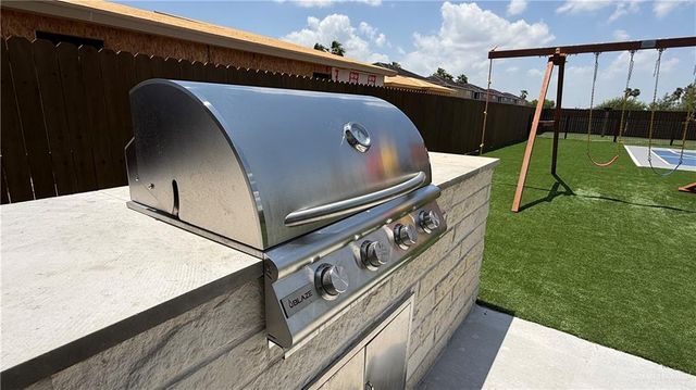 700 Onyx Drive B, Weslaco, TX 78596