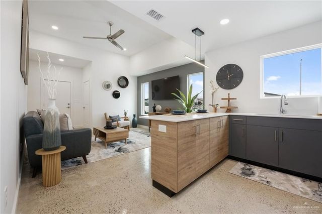 700 Onyx Drive B, Weslaco, TX 78596