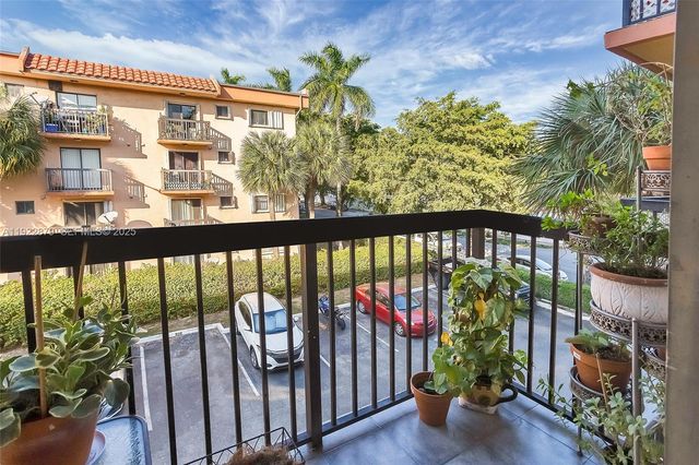 5490 W 21st Ct 309, Hialeah, FL 33016