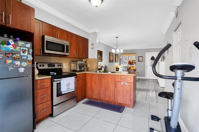 5490 W 21st Ct 309, Hialeah, FL 33016