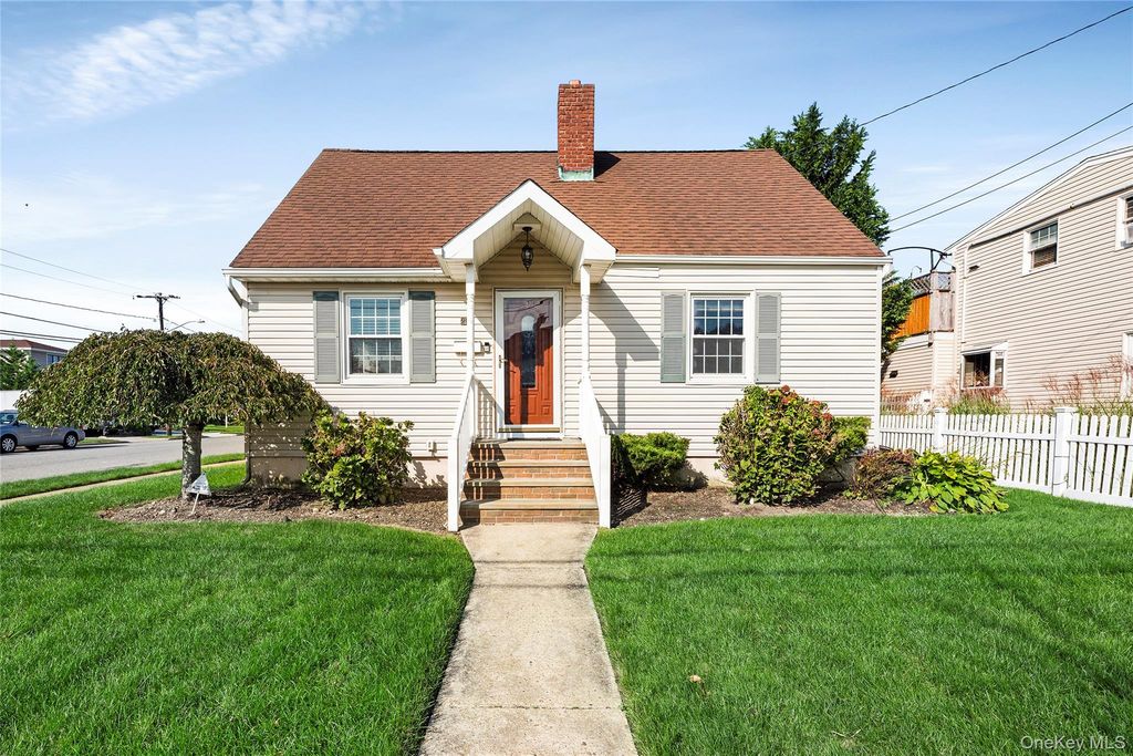 200 Forest Avenue, Massapequa, NY 11758 — exterior