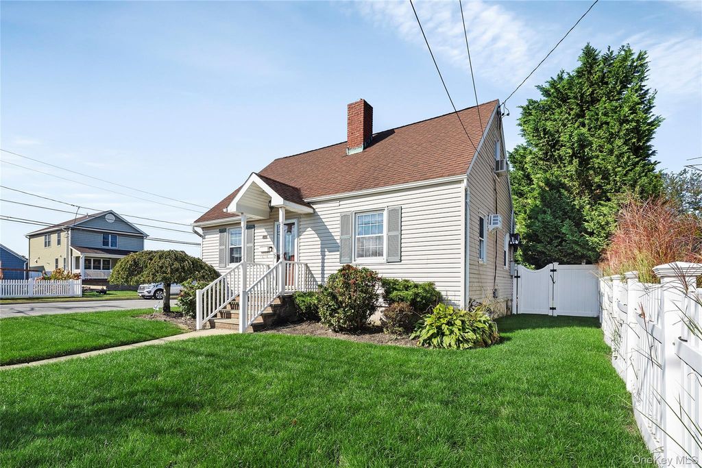 200 Forest Avenue, Massapequa, NY 11758 — photo 2
