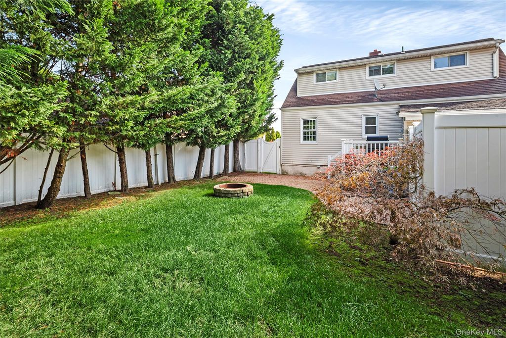 200 Forest Avenue, Massapequa, NY 11758 — photo 5