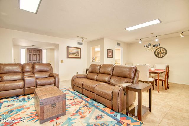 10075 N Oro Place, Oro Valley, AZ 85737