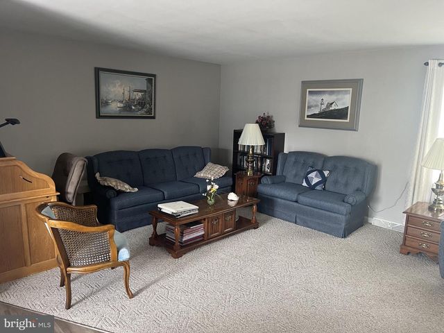 306 WILLOW LN, New Holland, PA 17557