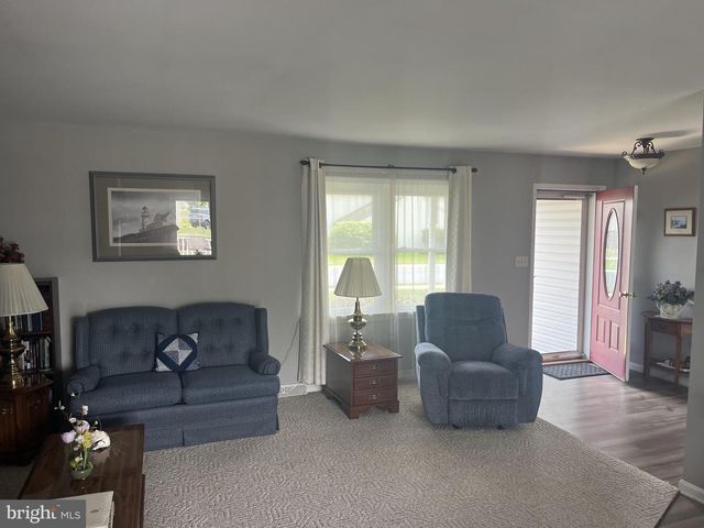 306 WILLOW LN, New Holland, PA 17557