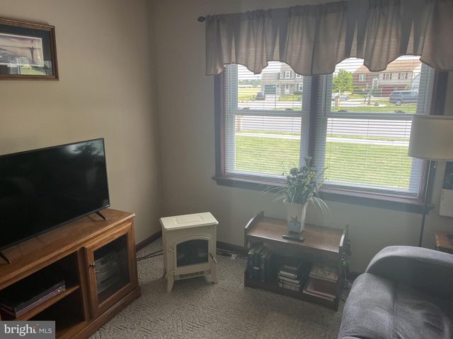 306 WILLOW LN, New Holland, PA 17557