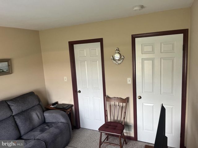 306 WILLOW LN, New Holland, PA 17557