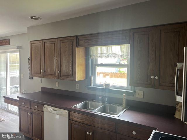 306 WILLOW LN, New Holland, PA 17557