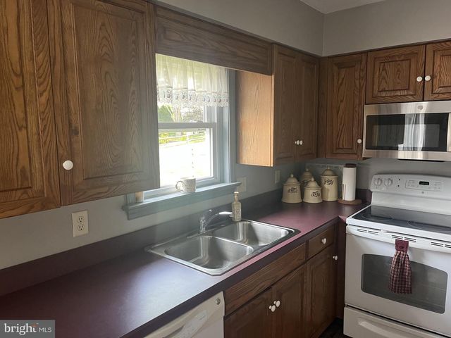 306 WILLOW LN, New Holland, PA 17557