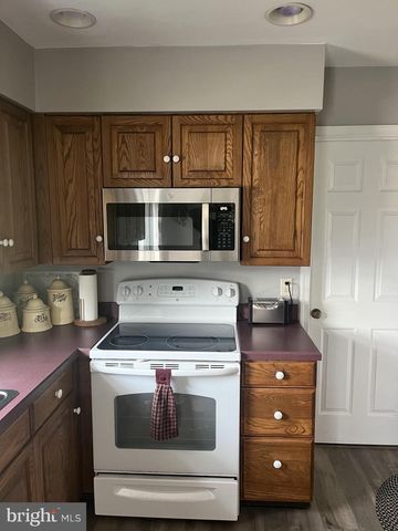 306 WILLOW LN, New Holland, PA 17557