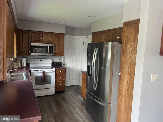306 WILLOW LN, New Holland, PA 17557