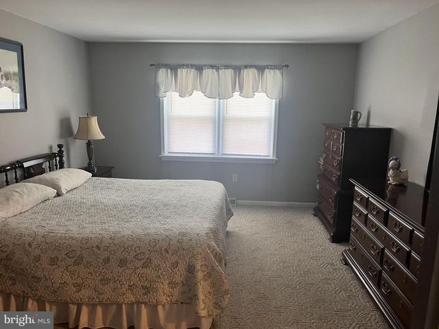 306 WILLOW LN, New Holland, PA 17557