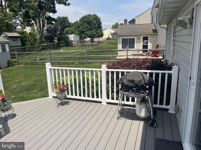 306 WILLOW LN, New Holland, PA 17557