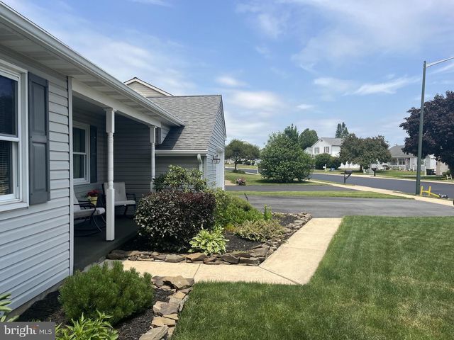 306 WILLOW LN, New Holland, PA 17557