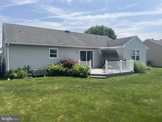306 WILLOW LN, New Holland, PA 17557