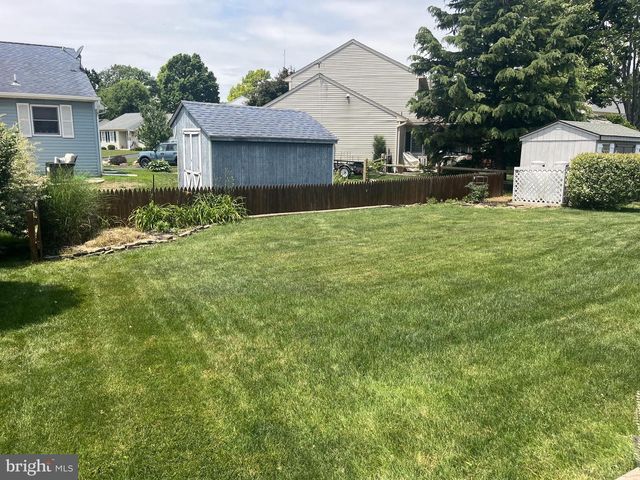 306 WILLOW LN, New Holland, PA 17557