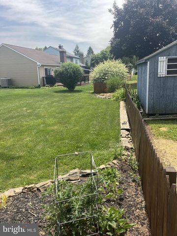 306 WILLOW LN, New Holland, PA 17557