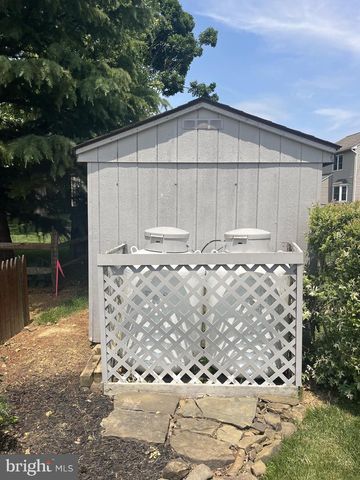 306 WILLOW LN, New Holland, PA 17557
