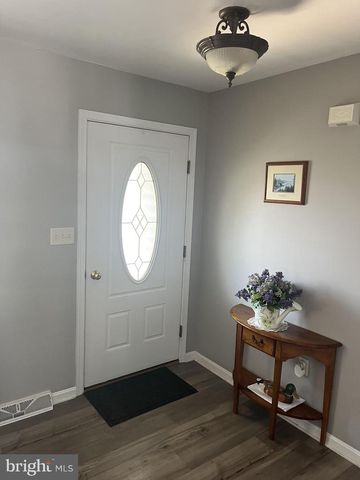 306 WILLOW LN, New Holland, PA 17557