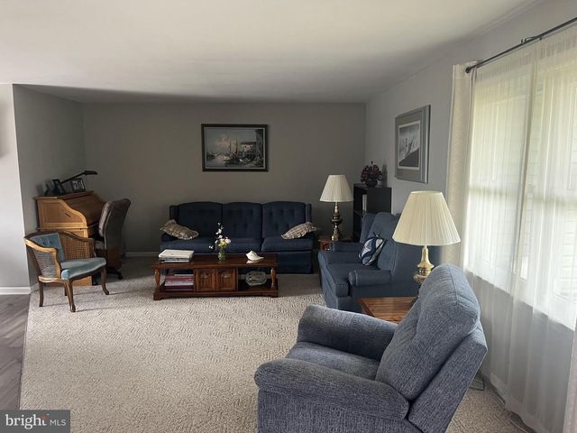 306 WILLOW LN, New Holland, PA 17557