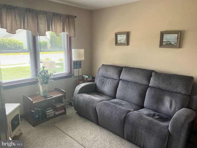 306 WILLOW LN, New Holland, PA 17557