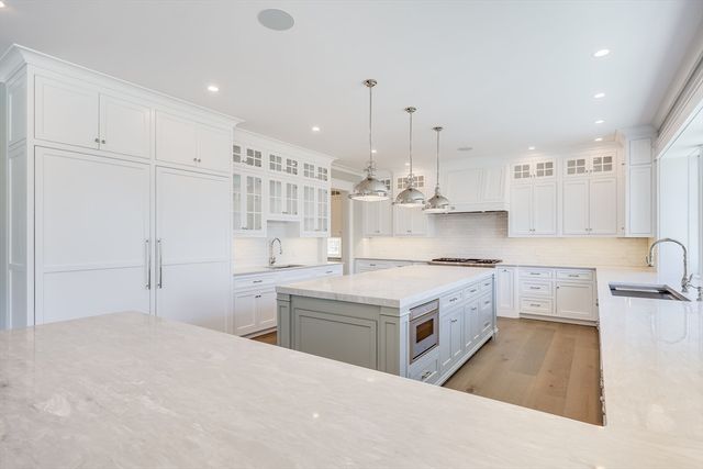 181 Dedham Street, Dover, MA 02030
