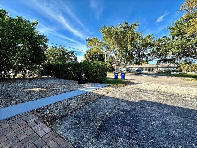 1788 NE 169th St 1, North Miami Beach, FL 33162