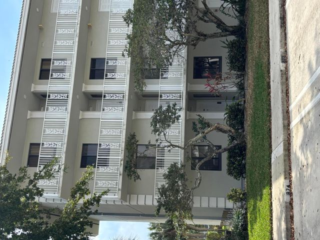 2561 Village Boulevard, West Palm Beach, FL 33409