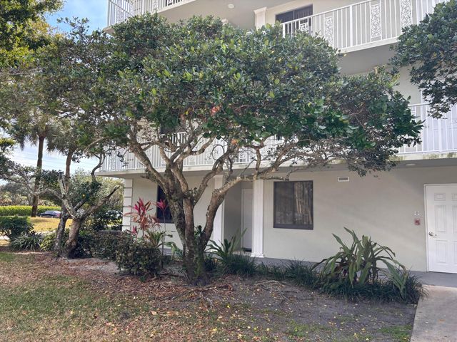 2561 Village Boulevard, West Palm Beach, FL 33409