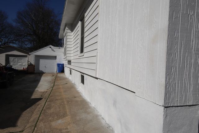 213 D Street NW, Miami, OK 74354