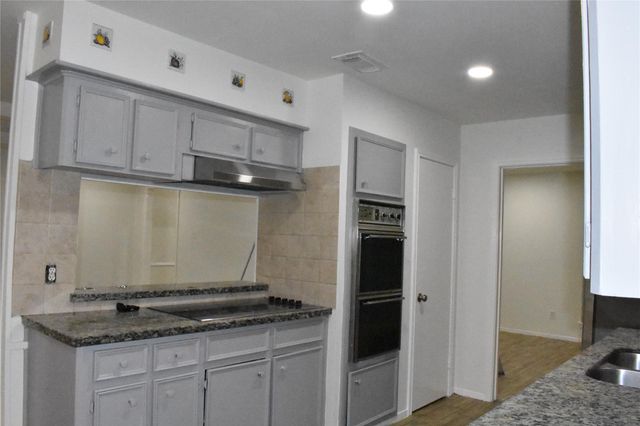 10427 Huntington Wood Drive, Houston, TX 77099