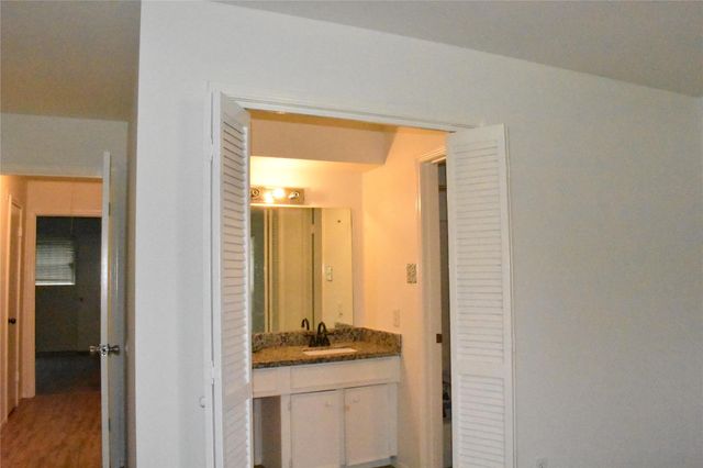 10427 Huntington Wood Drive, Houston, TX 77099