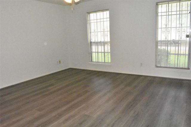 10427 Huntington Wood Drive, Houston, TX 77099