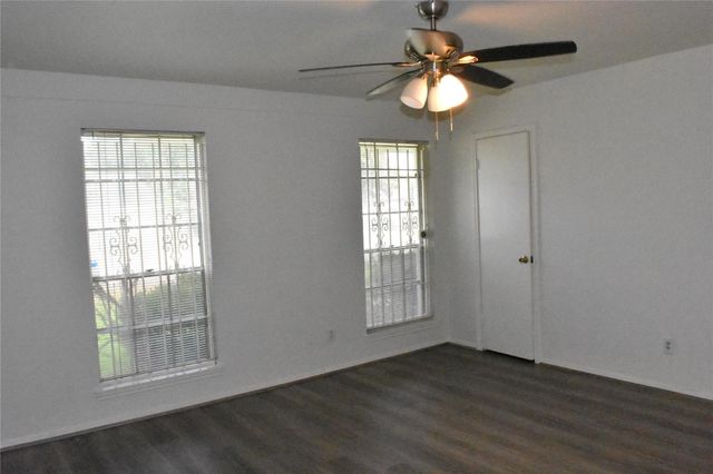 10427 Huntington Wood Drive, Houston, TX 77099