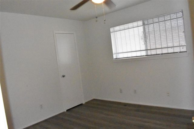 10427 Huntington Wood Drive, Houston, TX 77099