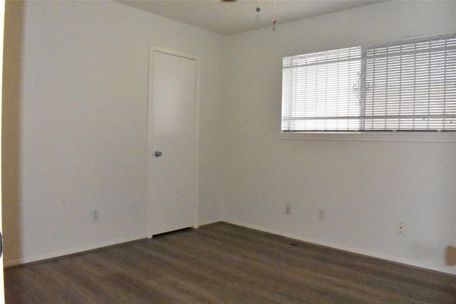 10427 Huntington Wood Drive, Houston, TX 77099