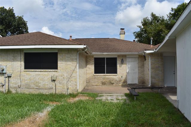 10427 Huntington Wood Drive, Houston, TX 77099