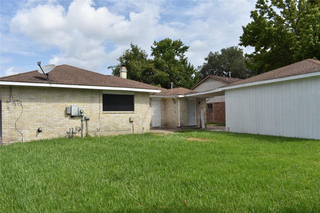 10427 Huntington Wood Drive, Houston, TX 77099