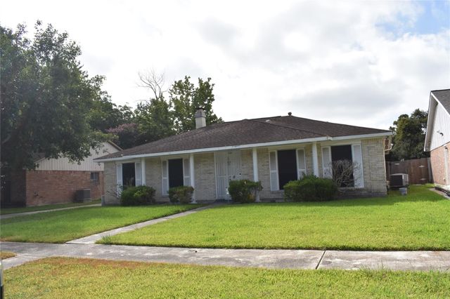 10427 Huntington Wood Drive, Houston, TX 77099